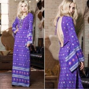 Sexy, beautiful cotton maxi with bell sleeves, low back and zipper side.